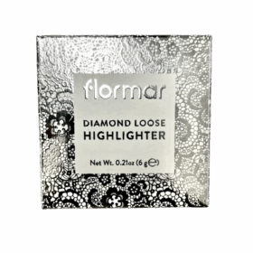 Application du Diamond Loose Highlighter sur les pommettes